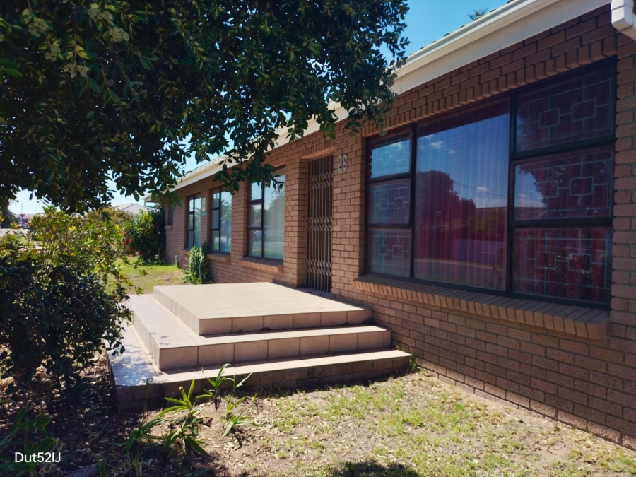 4 Bedroom Property for Sale in Fraaiuitsig Western Cape